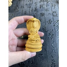 黃金檀 蛇護釋迦摩尼 擺件, 如圖所示, 1個