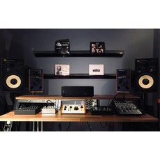 沐耳台灣音樂傢俱精品 Backbone / Wavebone 錄音室編曲桌 Headquarter 音樂工作站, 1個