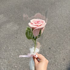 [글로비스타] 뜨개 꽃 한송이 완제품 행사 선물 생일 명절 기념일선물, 1개, 핑크 장미