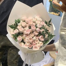 乾燥花 永生花 香皂花 永生花花束 酷皮玫瑰花束 成品 七夕節禮物 女朋友 生日禮物 仿真香皂花 閨蜜禮物 拍攝道具, 【霧落雪紙】19朵玫瑰花束+手提袋+燈串