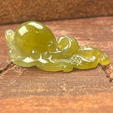 采禪手作 獨家 手工精雕 A1116 天然黃翡 章魚 （可綁手鍊） 20*8.5*6.4mm, 1個