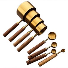 8피스 골든 계량 컵 세트 및 스푼 세트 스케일 포함 BRIIEC 나무 손잡이 스테인리스 스틸 건조 액체 컵 요리 베이킹용 121844, 골드