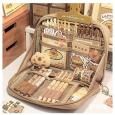 [히어로즈마트] 귀여움도 수납력도 꽉 찬 카피바라 필통 귀여운 브로치까지, 1개, 브라운