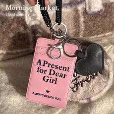 Morning Market粉色皮革證件套，附心形吊飾，學生/上班族適用, 粉色黑愛心, 1個