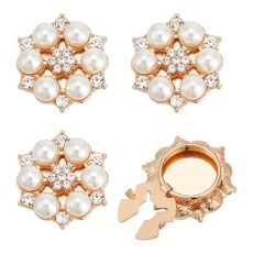 4개 황동 라인스톤 꽃 장식 (플라스틱 진주 포함) - 웨딩드레스 및 의류 액세서리용 연한 금색 크기: 24.5x24.5x12.5mm 구멍 크기: 5.5mm