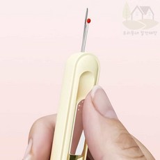 옷수선 키트 2in1 실꿰기 실밥 커팅 옐로우 바느질 도구 세트 가정용 수선 용품 1개입