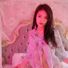 真人互動電影游戲 - 請做coser的主人4, 1個