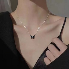 모스리나 블랑누아 블랙 플라이 나비 목걸이