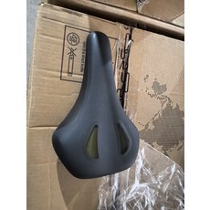 矽膠自行車座墊 鞍座 山地車 旅行車 通勤車 坐墊 車座, 如圖所示, 1個