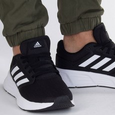 adidas 愛迪達 黑白男款跑步鞋基本室內外兼用運動鞋輕量緩震鞋性價比健身鞋