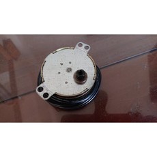 涼風扇電扇用同步馬達，側邊插銷／軸心鎖孔，AC120V 4W 6/5RPM，CW/CCW雙向旋轉, 軸心鎖孔, 軸心鎖孔