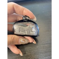 龍婆襯乃 鉛質小老虎立尊 佛牌, 1個