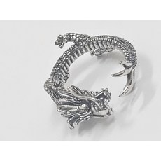 龍形開口戒指，銀色精緻設計，可調節時尚個性飾品