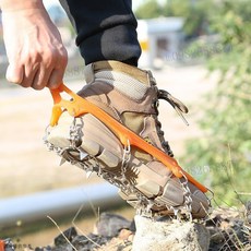 戶外焊接冰爪11齒不銹鋼雪地防滑鞋套 - 雪鄉裝備登山鞋釘鏈冰抓, 黑色【送收納袋】,8齒焊接M碼【綁帶加固/升級款】