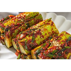 제철밥상 김치소 꽉꽉 눌러 채워준 통오이소박이 2kg 시원하고 아삭아삭한 오이김치 엄마손맛, 1개