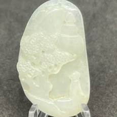 精雕細琢翡翠山水牌：天然美感與傳統藝術的完美結合，寓意平安吉祥