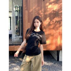 허리 라인을 강조한 슬림핏 레터 프린트 반소매 티셔츠 여성용 2025년 여름 캐주얼 다용도 학생 상의