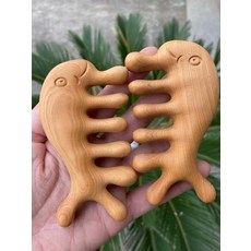 崖柏 海豚按摩梳, 如圖所示, 1個
