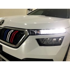 小馬汽車工坊 SKODA Kamiq 藍紅白水箱罩三色貼，經典紅白藍配色，簡易DIY安裝，提升愛車運動風格, 1個, 藍紅白