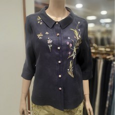 비꼴리끄 라운드 카라 자수 블라우스 B262WB3020 705185