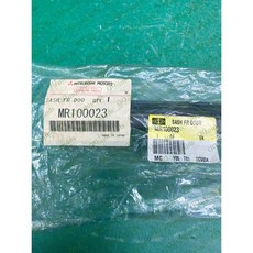 (汽車零件專家)SPACE GEAR 2.4 MR100023 MR100024玻璃窗框 玻璃窗柱 玻璃窗導槽 玻璃窗槽, 1個, 左前駕駛座邊