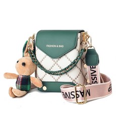 菱格紋鍊條手機小包，附贈可愛吊飾