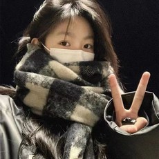 新款美拉德仿羊絨格子圍巾女秋冬季加厚保暖披肩兩用純色學生圍脖