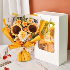 嘉義出貨 新品毛綫嚮日葵針織花束成品網紅手工編織玫瑰花敎師節畢業永生花禮物, 成品兩個向日葵黃色 送燈·袋子·