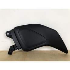 YAMAHA MT15 油箱下蓋 腿靠 止滑 車殼 左 B9D-F4121-00, 1個