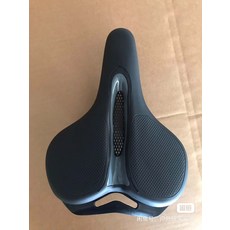 寬大舒適中空自行車座墊, 如圖所示, 1個