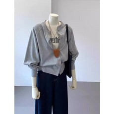 【早秋疊穿必備】棒球服外套 圓領開衫 衛衣 休閒外套 寬鬆上衣 按扣設計 薄款百搭 設計感小眾 慵懶休閒風 日常通勤穿搭