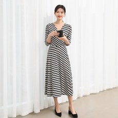 fromco 觸感涼爽V領抓皺裹身洋裝 FRC149 含大尺碼, 白色