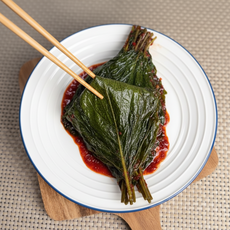 [3개월 한정 특가] 깊은 향 가득한 생(햇)깻잎무침 대용량 반찬 생깻잎 양념무침, 2kg, 1개
