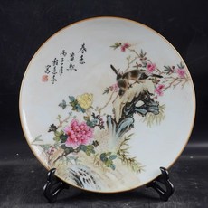 手繪釉上粉彩花鳥紋掛盤, 如圖所示