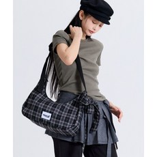 [마크니] RIBBON CRESCENT CROSS BAG BLACK CHECK