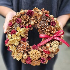 聖誕松果花圈，金色裝飾紅色緞帶，節慶裝飾居家擺飾，聖誕禮物, 金色