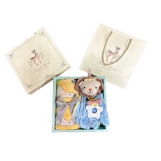 BBSKY新生兒禮盒，柔軟包巾與可愛玩偶，彌月送禮首選，寶寶安心舒適禮品, 竹纖包巾+安撫娃娃彌月禮盒【黃北極熊+獅子】, 1個