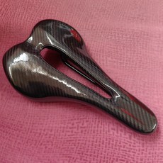 碳紋自行車鞍座 重量280克, 如圖所示, 1個