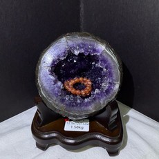 討喜圓洞型烏拉圭紫水晶洞 紫錢袋 1.58kg 寶石質感 透亮紫度 寬口有洞深 紫晶洞 紫水晶, 烏拉圭紫晶洞 1.58kg