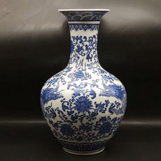 青花雙龍穿花賞瓶, 如圖所示