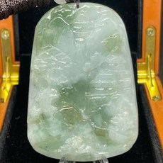 翡翠山水牌：天然翡翠，中國風山水畫，精雕細琢，平安吉祥