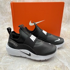 나이키 키즈 끈없는 운동화 초등학생 슬립온 검흰 신발 + lespspt 더스트백