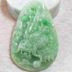 翡翠冰飄綠花精雕龍牌玉佩 56.8x41.2x13.2mm, 1個, 果綠, 果綠