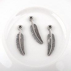 비즈아이 [7375-07]메탈펜던트 깃털 5x21mm 은엔틱 1개