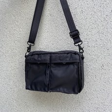 黑色尼龍斜背包 200克 簡約百搭, 黑色