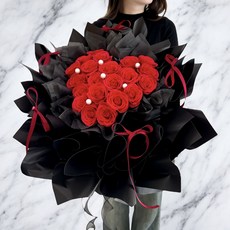 心形紅玫瑰花束，黑色包裝, 夢中情人蕾絲風香水玫瑰巨型花束, 1件