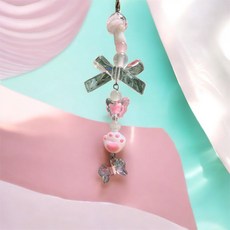 아름답고 소박하면서도 튼튼한 수제 열쇠고리입니다. 랜덤으로 발송됩니다