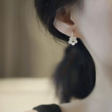 헬렌 플라워 미니 드롭 귀걸이 데일리 이어링