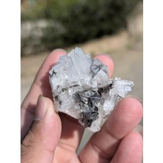 模型場景素材：透明石英與黑色礦物共生，打造獨特自然風格, 1個, 黑