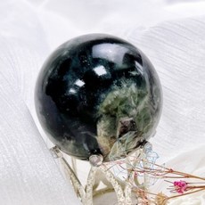 藍97螢石球 綠紫羽毛體 5.2cm烏梅紫 水晶球擺件, 1個